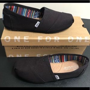 Toms Classic Canvas Shoes